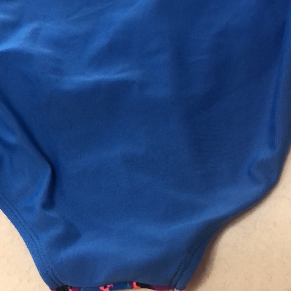 Girl’s Rashguard BUNDLE!! ☀️ - Picture 6 of 10